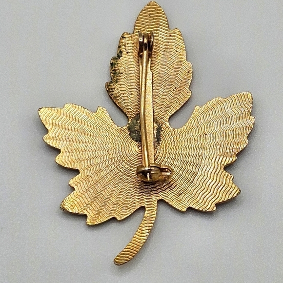 VINTAGE Green Enamel Maple Leaf Brooch Pin Gold Tone Hardware Fall Nature - Picture 5 of 6